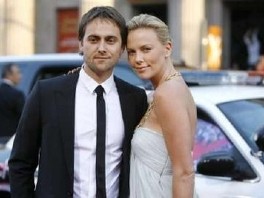 Charlize Theron pripravljena na materinstvo