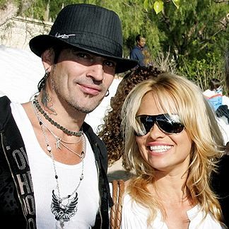 Pam Anderson: Le živiva skupaj!