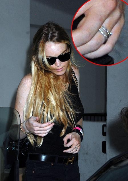 Lindsay Lohan s poročnim prstanom?