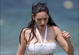 Kelly Brook ga še vedno ljubi