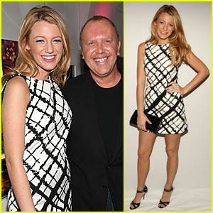 Blake Lively na reviji Michaela Korsa