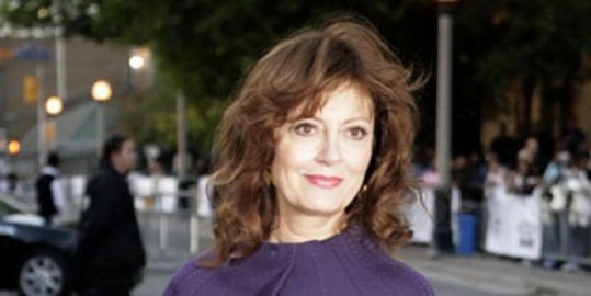 Susan Sarandon napol gola na naslovnici knjige