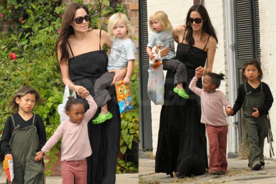 Angelina Jolie na sprehodu z otroki