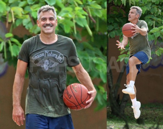 George Clooney igra košarko