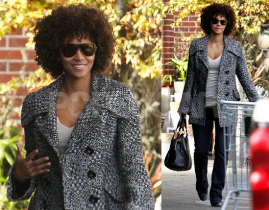 Halle Berry z novo frizuro in domom