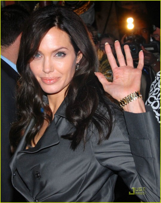 Angelina uči otroke o resnici