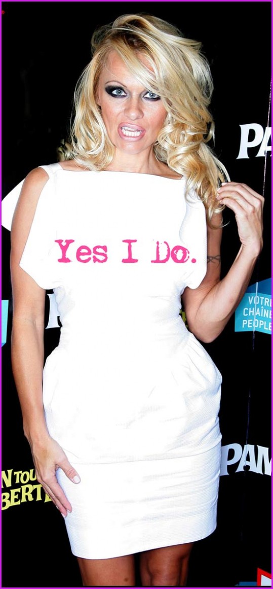Pamela Anderson živi v prikolici