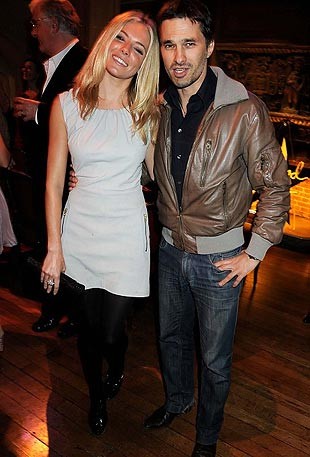 Sienna Miller se zabava z Olivierjem Martinezom