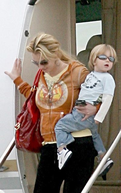 Sin Britney Spears zapustil bolnico