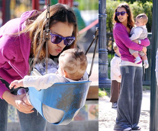 Jessica Alba s Honor v parku
