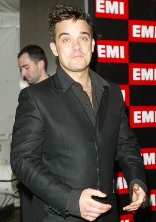 Robbie Williams se vrača v domovino