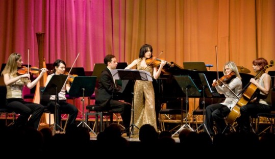 Božično-novoletni koncert violinistke Anje Bukovec