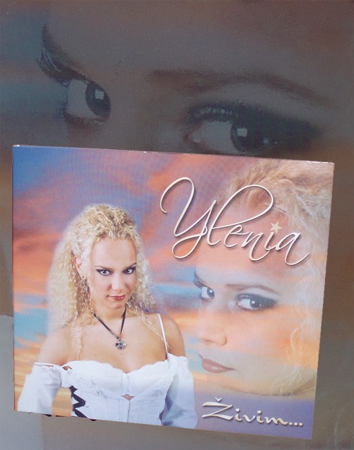 Ylenia vam želi in podarja