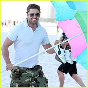Gerard Butler počiva v senci