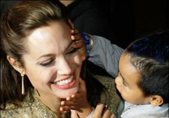 Angelina Jolie pred novo posvojitvijo