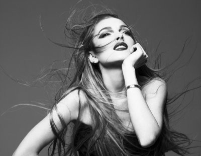 Črno-bela zapeljiva Lindsay Lohan
