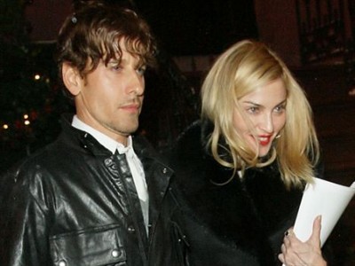 Madonna ujeta z novim moškim