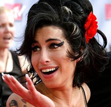 Amy Winehouse rešila utapljajočo žensko