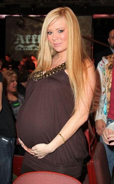 Jenna Jameson zaradi nosečnosti neprepoznavna