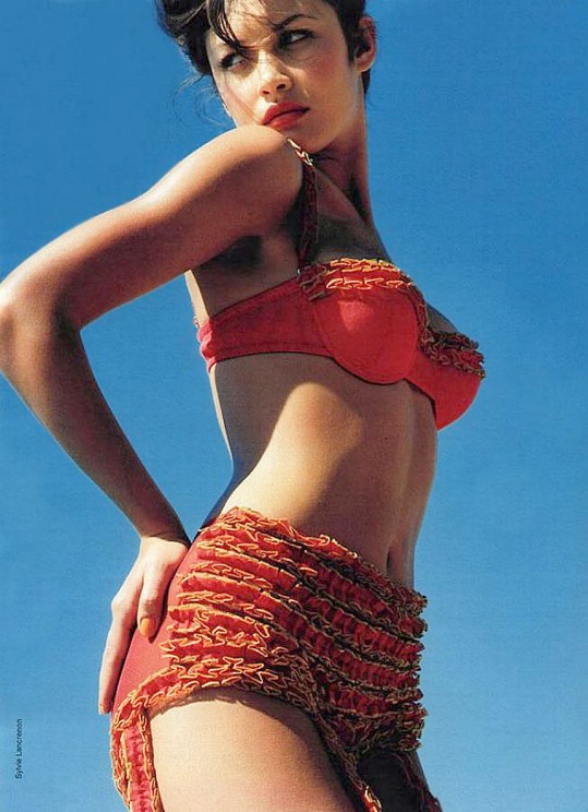 Olga Kurylenko za Elle