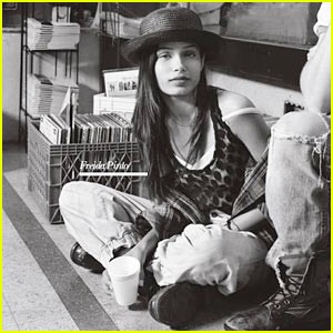 Freida Pinto v Elle