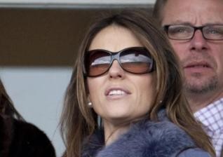 Ukazovalna Elizabeth Hurley