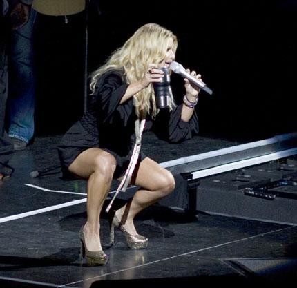 Jessica Simpson tudi doma v petah