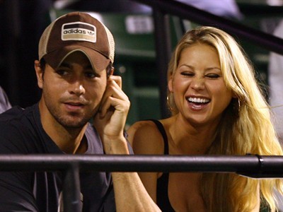 Enrique Iglesias ima težave s straniščem