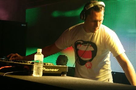 Tiesto z zasebnim letalom iz Ibize