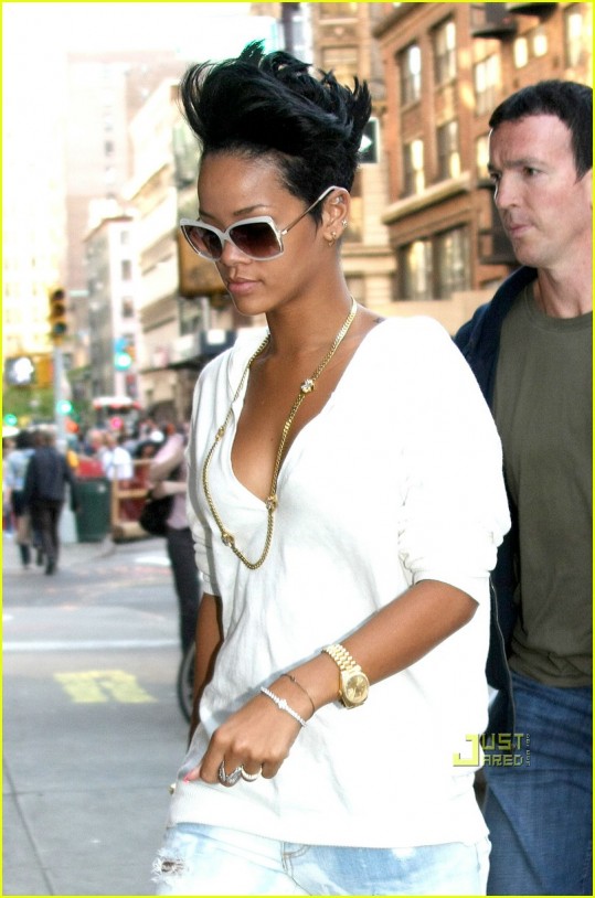Rihanna še vedno samska