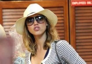 Jessica Alba zbira odpad