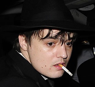 Pete Doherty drogiran na letalu