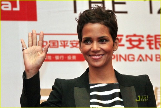 Halle Berry zasijala v Shanghaiu