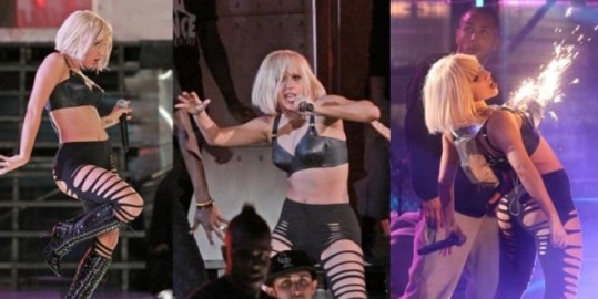 Lady Gaga strelja iz prsi in kaže ritko