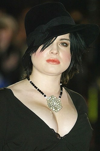 Kelly Osbourne skoraj ostala brez las