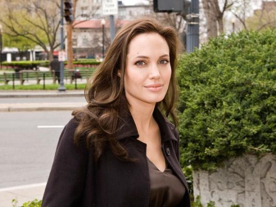Angelina 'težja' od Jennifer