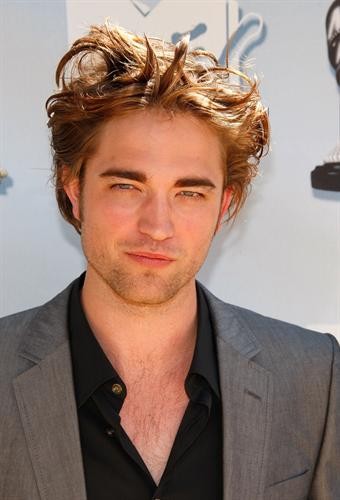 Robert Pattinson odličen v postelji