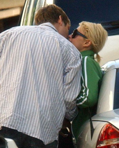 FOTO: Koga vse je poljubila Paris Hilton?