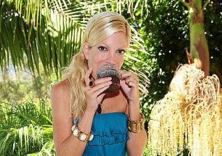 Tori Spelling se proti anoreksiji bori s pecivom