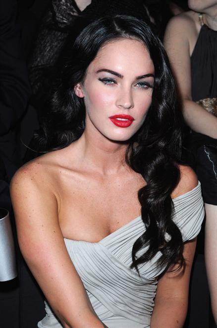 Vroč lezbijski poljub Megan Fox in Penelope Cruz