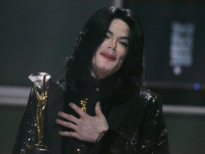 Je Michael Jackson uprizoril svojo smrt?