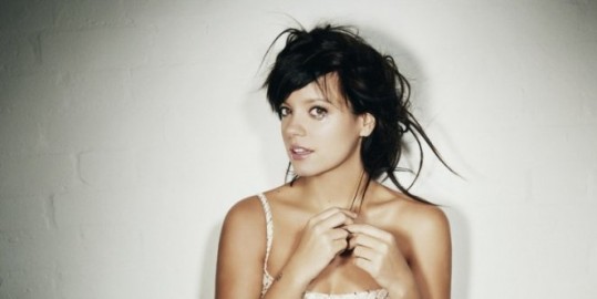 Ljubosumna in vzvišena Lily Allen