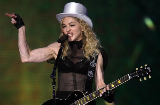 VIDEO: Madonna na koncertu dvakrat omedlela