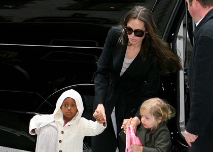 Angelina z deklicama obiskala Etiopijo