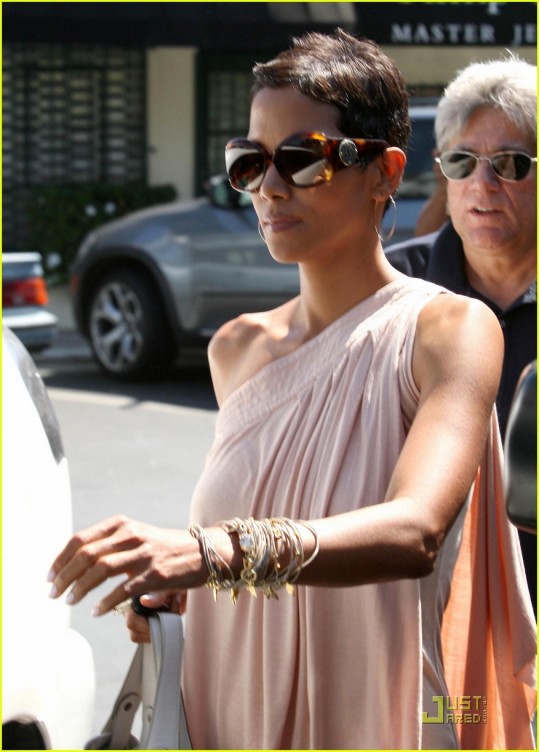 Halle Berry ignorira svoje oboževalce
