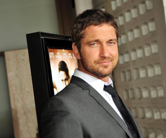 Gerard Butler seksal v troje
