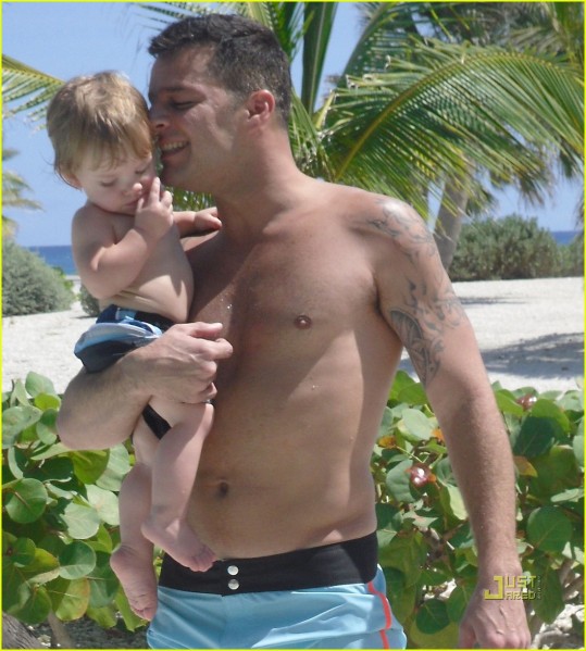 FOTO Ricky Martin crklja svojedva dvojčka