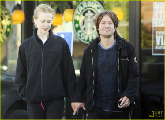 FOTO Za zadnjico prijel Nicole Kidman