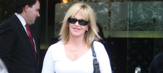 Plastična Melanie Griffith se je končno sprijaznila s staranjem