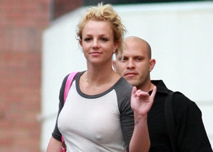 FOTO Britney Spears pokazala nabrekle bradavičke